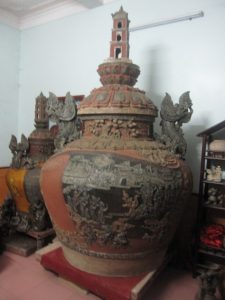 Chiếc ngọc bình lớn nhất Việt Nam