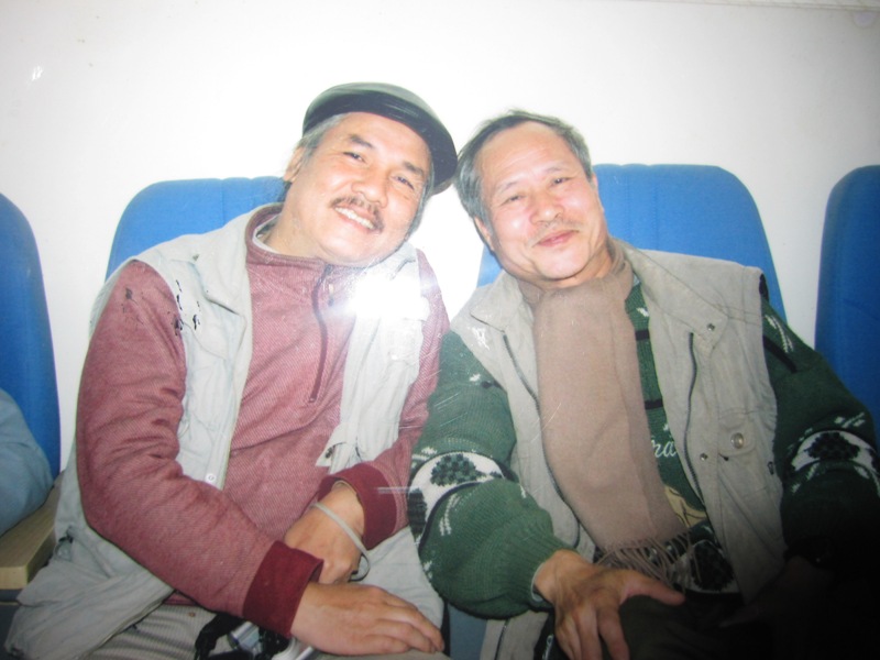 Họa sỹ Nguyễn Đăng Vông cùng Nhà khảo cổ học Vũ Thế Long tại hội thảo gốm Luy Lâu 2007