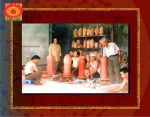 Các hoạ sỹ đầu ngành Trường Đại học Mỹ thuật CN sáng tác tại xưởng gốm Luy Lâu năm 2005