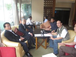 Chủ tịch HĐQT quỹ MFC Nhật Bản thăm và làm việc cùng họa sỹ Nguyễn Đăng Vông tháng 9/2014.