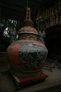 Ngọc Bình - sản phẩm của gốm Luy Lâu dâng Đại lễ Nghìn năm Thăng Long (cao 3.7m)